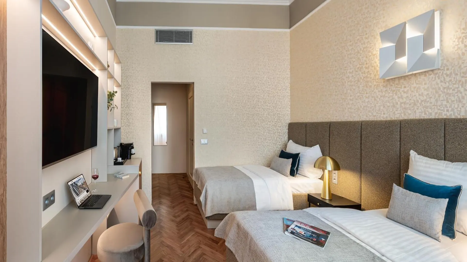 Hotel Maestro By Adrez Praga