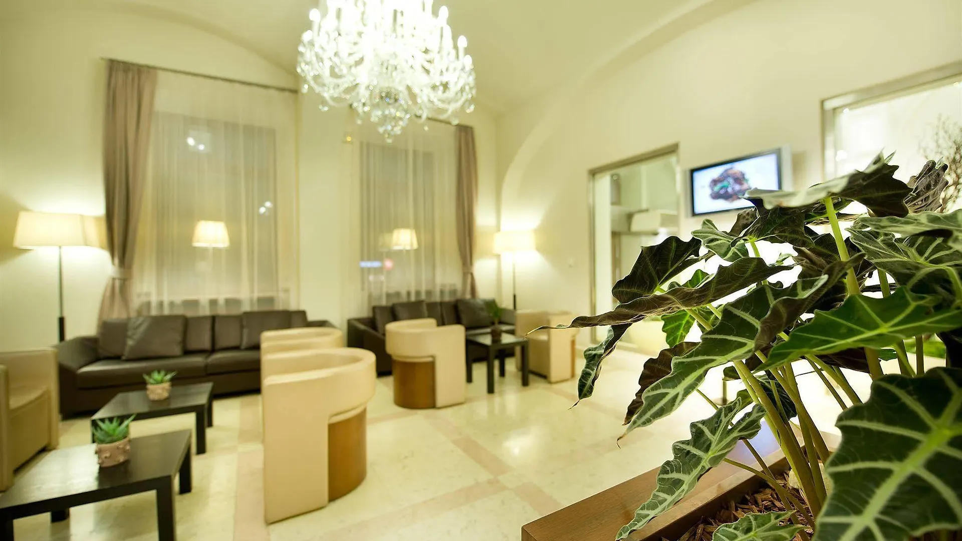 Hotel Maestro By Adrez Praga 4*,