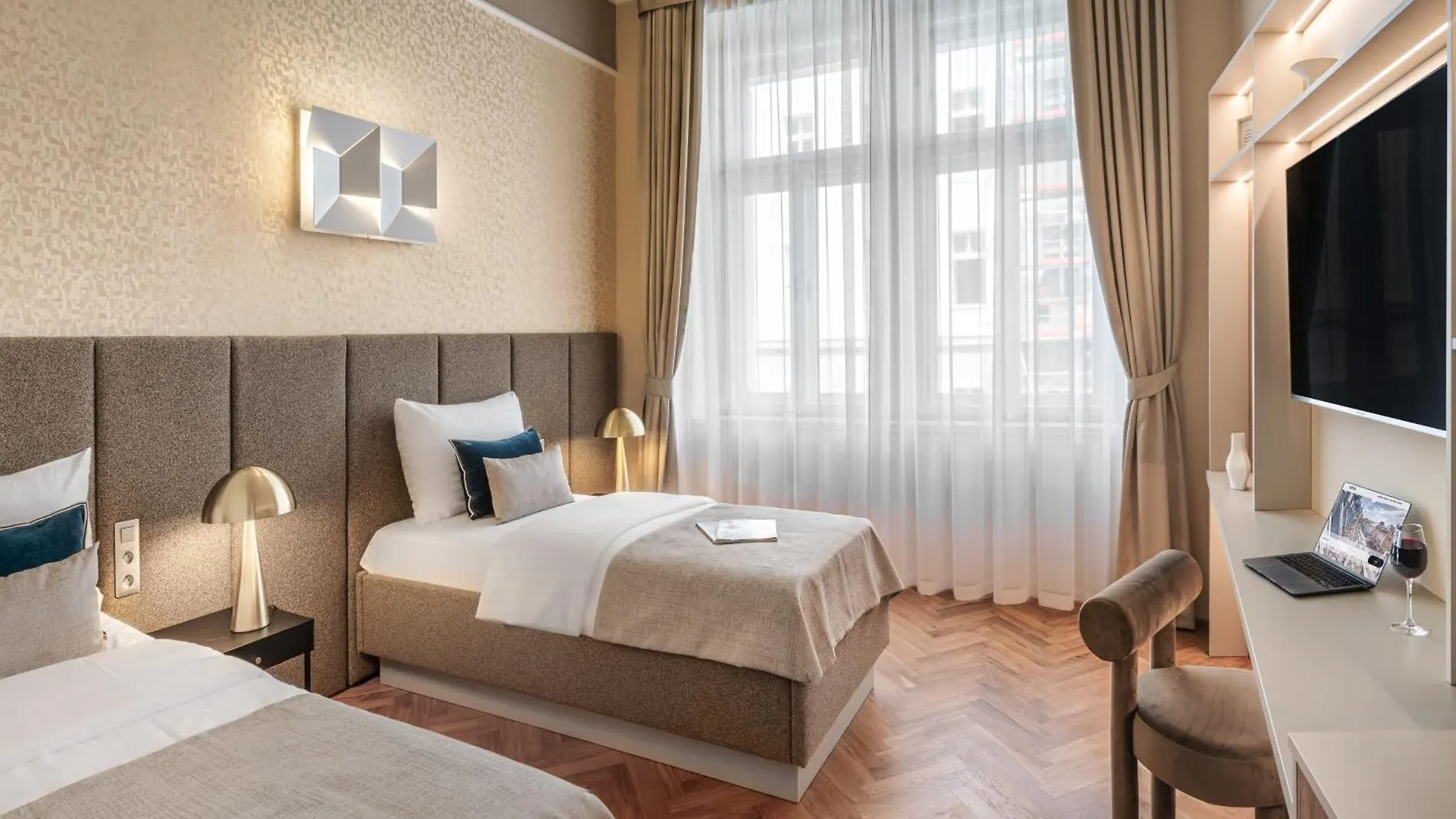 Hotel Maestro By Adrez Prague
