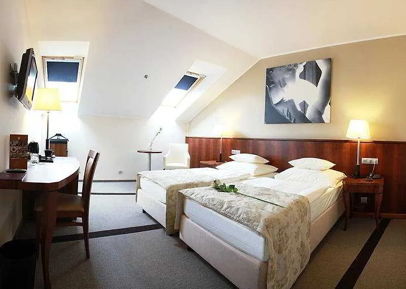 Hotel Maestro By Adrez Prague