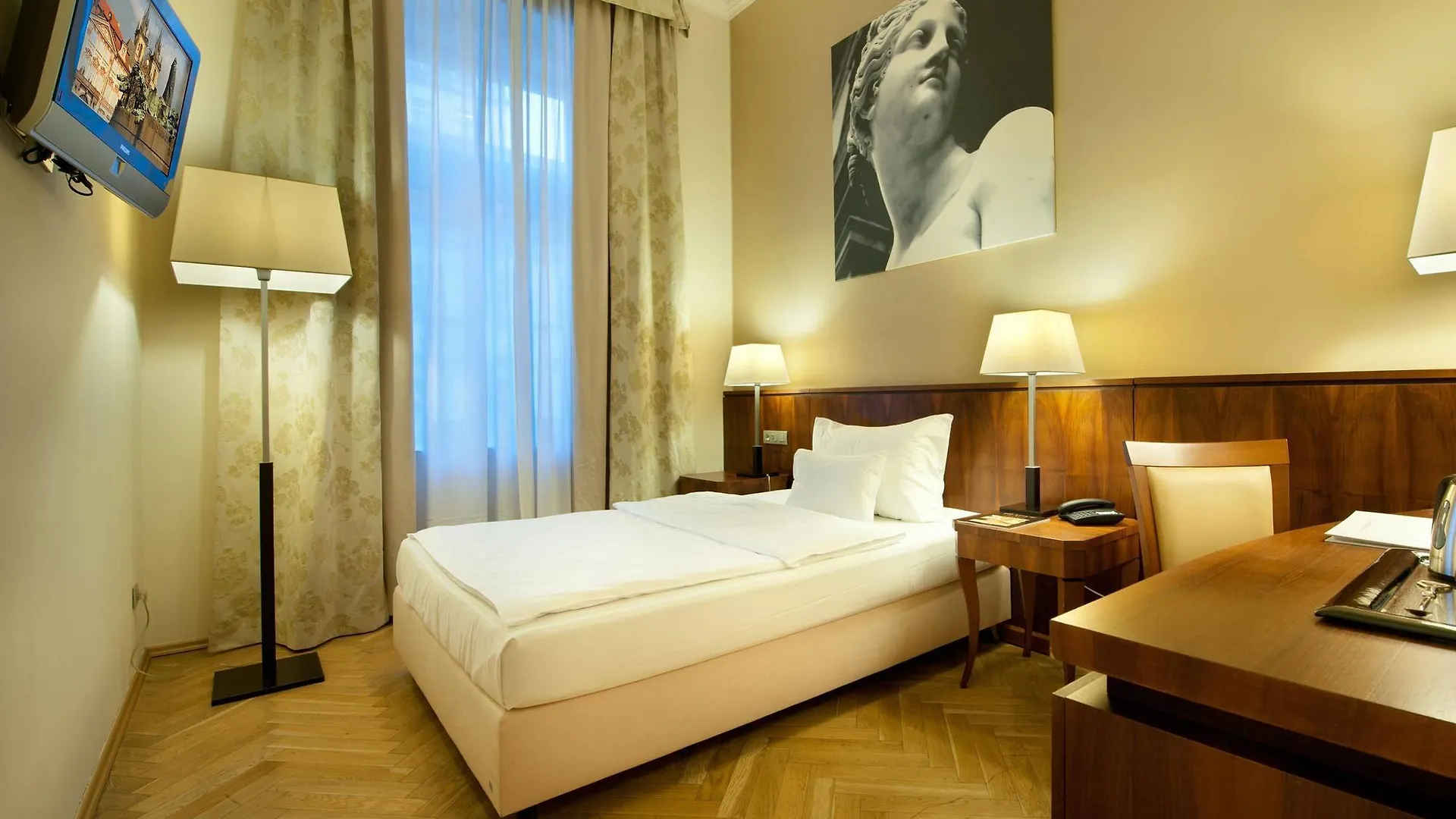 Hotel Maestro By Adrez Prague